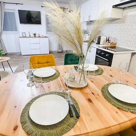 Subcetate Apartment *